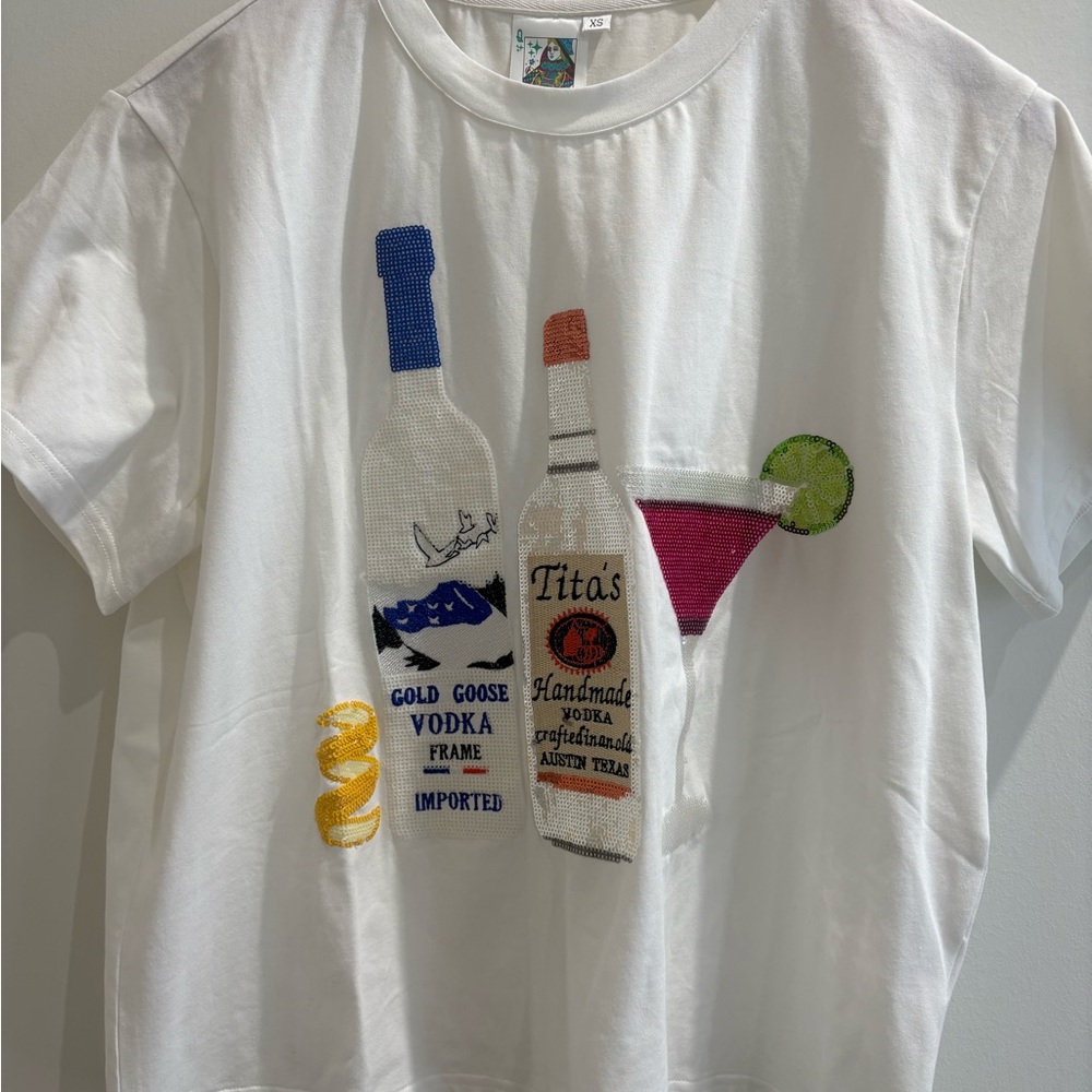 QUEEN OF SPARKLES White Tee with Vodka and Martini